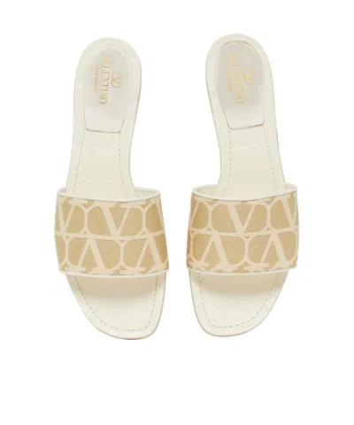 Valentino Logo Slippers In Nude