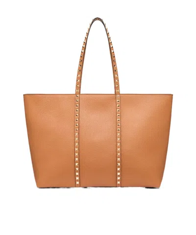 Valentino Garavani Rockstud Shoulder Bag In Almond Beige