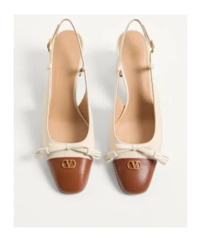 Valentino Slingback Valet Du Roi Pumps In Butter/tobacco In Nude