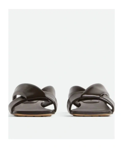 Bottega Veneta Riva Criss Cross Leather Flat Sandals In Fudge