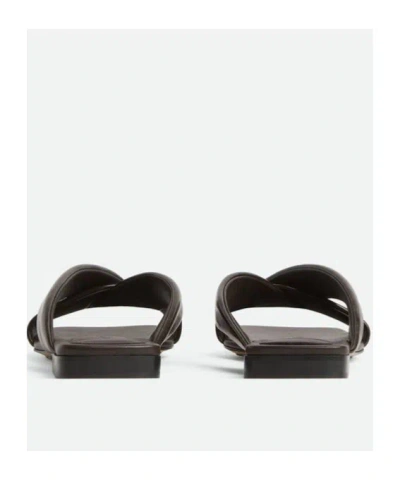 Bottega Veneta Riva Criss Cross Leather Flat Sandals In Fudge