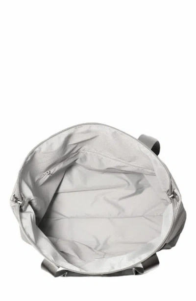 Baggallini Swift Tote In B-lite Silver Sand