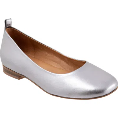 Softwalk ® Kiris Flat In Pewter