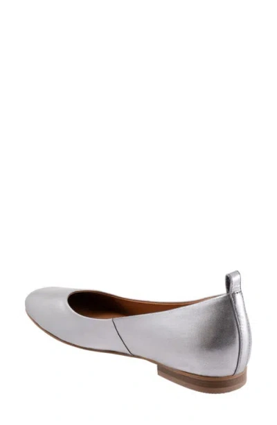 Softwalk ® Kiris Flat In Pewter