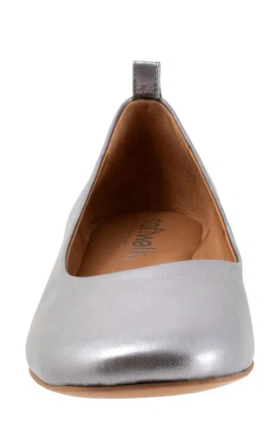 Softwalk ® Kiris Flat In Pewter