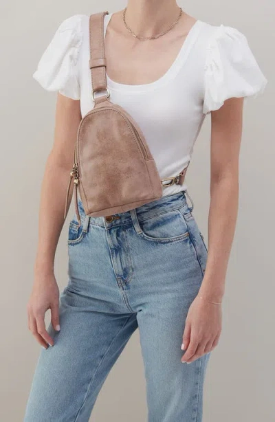 Hobo Fern Leather Sling Bag In Hazel