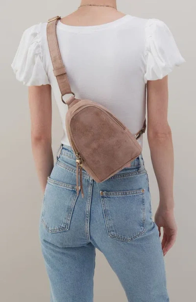 Hobo Fern Leather Sling Bag In Hazel