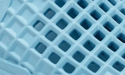 Lusso Cloud Scenario Perforated Clog In Newport Blue