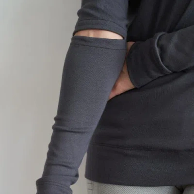 Eavolu Acadia Split-sleeve Long-sleeve Top In Slate