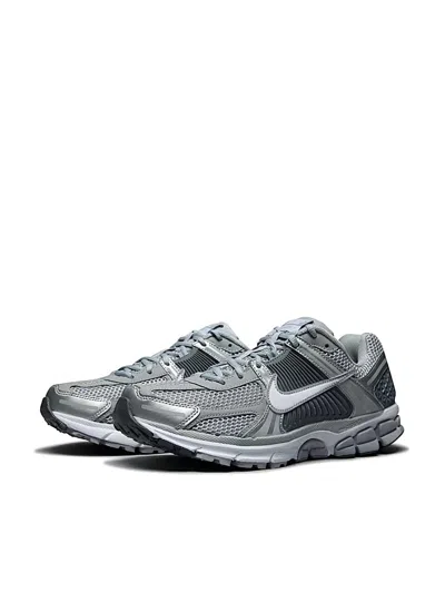 Nike Zoom Vomero 5 Suede Sneakers In Light Gray And White In Grey