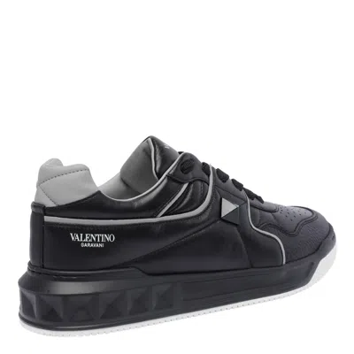 Valentino One Stud Low-top Sneakers In Black