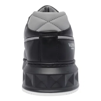Valentino One Stud Low-top Sneakers In Black