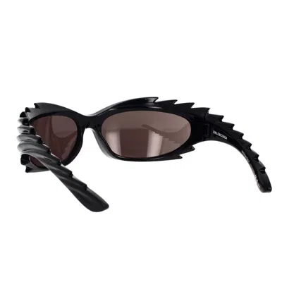 Balenciaga Extreme Logo-decal Sunglasses In Black