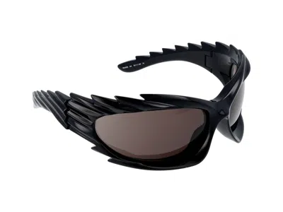 Balenciaga Extreme Logo-decal Sunglasses In Black