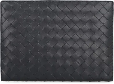 Bottega Veneta Medium Intrecciato Leather Clutch Bag In Black