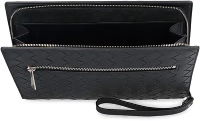 Bottega Veneta Medium Intrecciato Leather Clutch Bag In Black