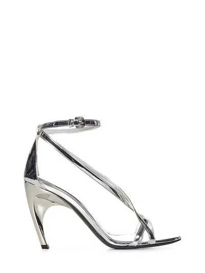 Alexander Mcqueen Twisted Armadillo 95mm Patent Sandals In Silver+silver