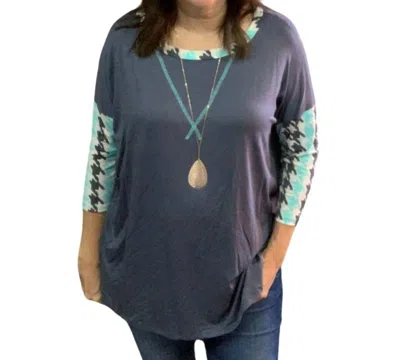 Honeyme Printed Sleeve Tunic Top In Charcoal/mint In Multi