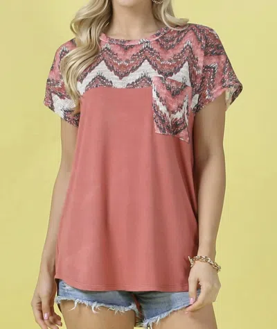 Avery Apparel Shirly Printed Tee Top In Coral In Pink
