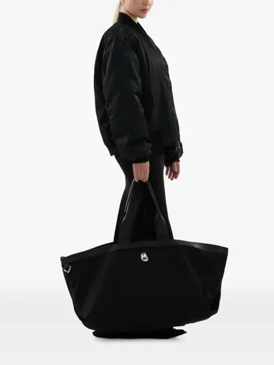 吊饰细节托特包