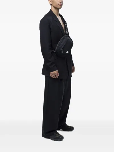 吊饰细节斜挎包