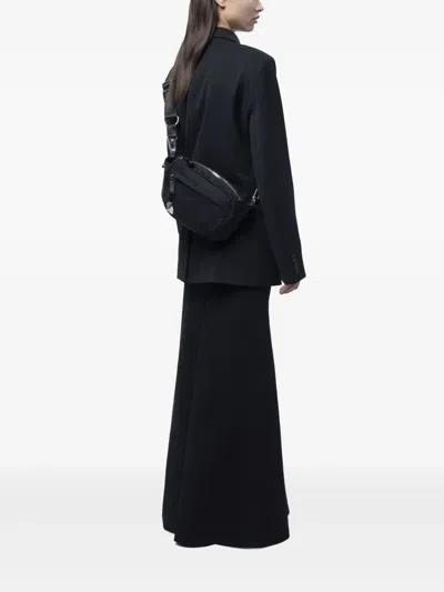 吊饰细节斜挎包