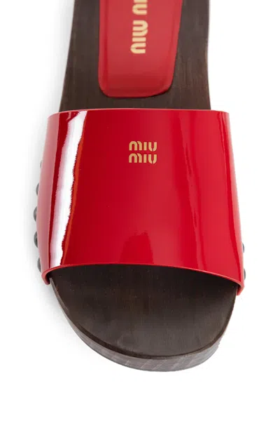 Miu Miu Logo Studded Flat Sandals In Red