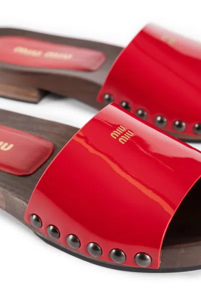 Miu Miu Logo Studded Flat Sandals In Red