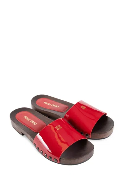 Miu Miu Logo Studded Flat Sandals In Red