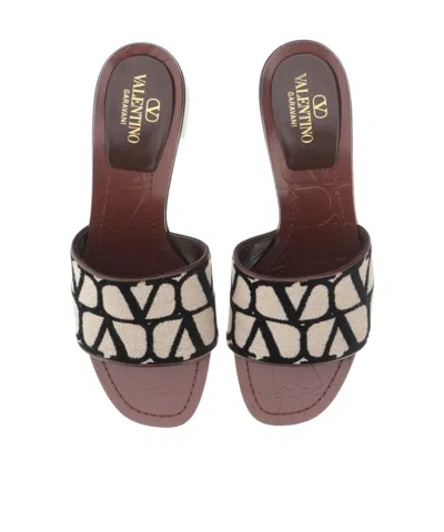 Valentino Garavani Vlogo Signature Block-heel Mules In Black