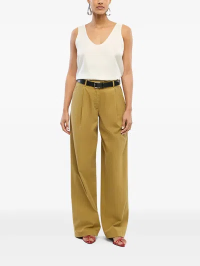 PLEAT-DETAILING TROUSERS