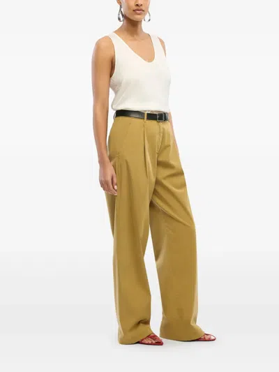 PLEAT-DETAILING TROUSERS