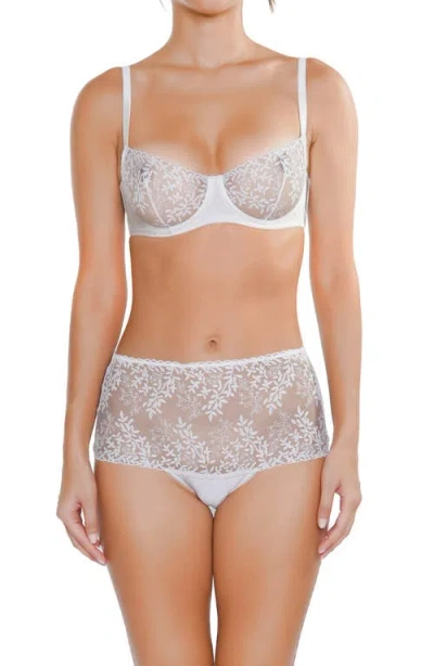 Huit Amoureuse Embroidered Lace Underwire Bra In White
