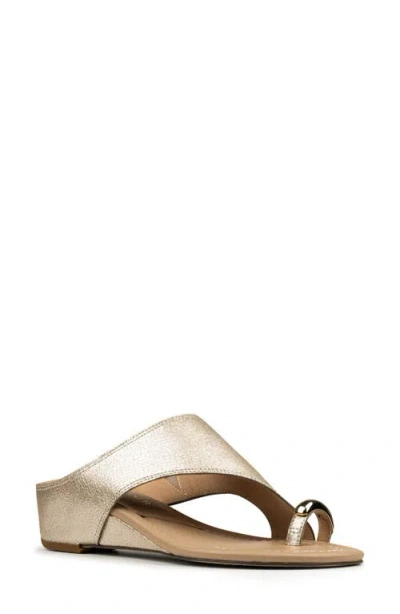 Donald Pliner Vesna Toe Loop Wedge Sandal In Platino