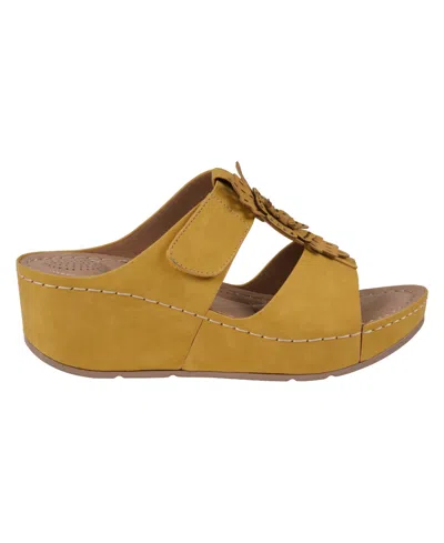 Gc Shoes Women's Talia Floral Wedge Sandals In Yellow
