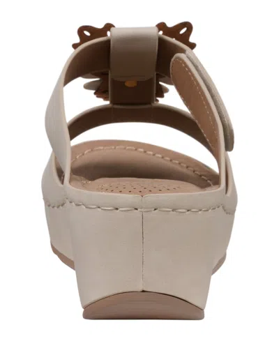 Gc Shoes Women's Talia Floral Wedge Sandals In White