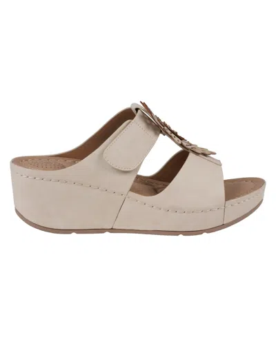 Gc Shoes Women's Talia Floral Wedge Sandals In White