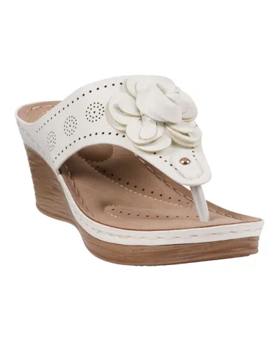 Gc Shoes Women's Willa Floral Wedge Sandals In White