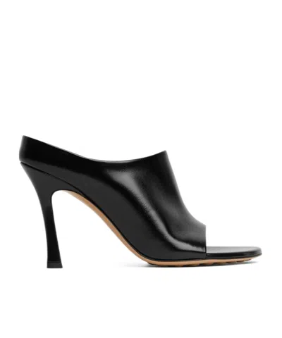 Bottega Veneta Rana Leather Mules In Black