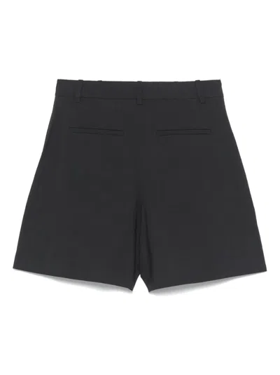 褶饰短裤