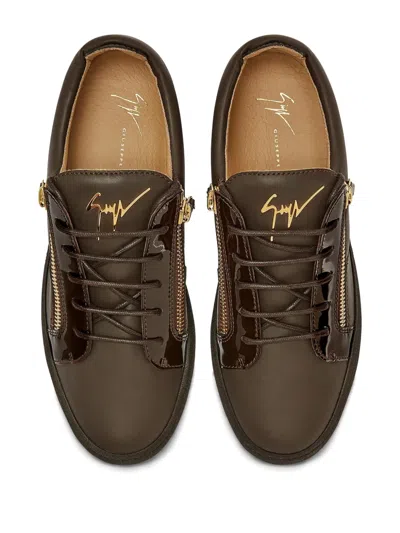 Giuseppe Zanotti Frankie Sneakers Aus Lackleder In Braun