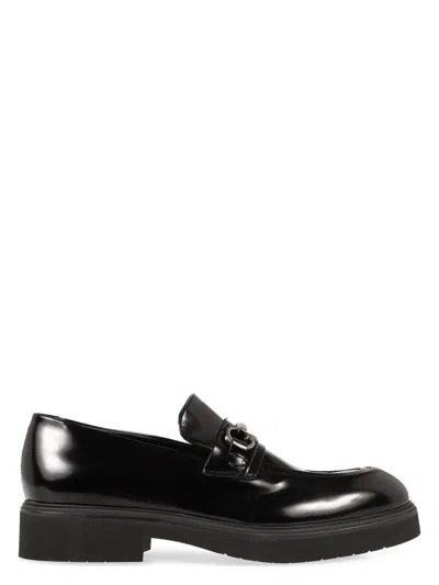 Ferragamo Fiorello Leather Loafers In Black