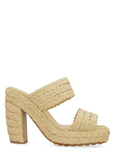 Bottega Veneta Canalazzo Raffia Mules In Panna