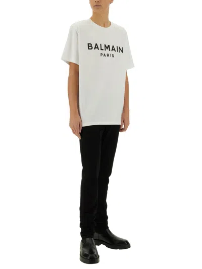 Balmain White Crewneck T-shirt With Contrasting Logo Lettering Print In Cotton In White