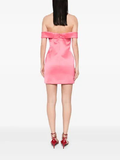 露肩迷你连衣裙