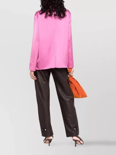 Jacquemus Gold Toned Logo Link Satin Shirt In Pink