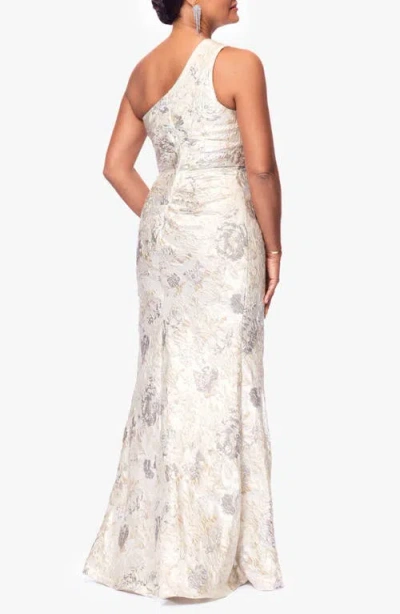 Xscape Evenings Metallic Floral Jacquard One-shoulder Sheath Gown In Champagne