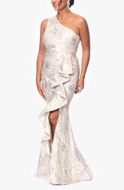 Xscape Evenings Metallic Floral Jacquard One-shoulder Sheath Gown In Champagne