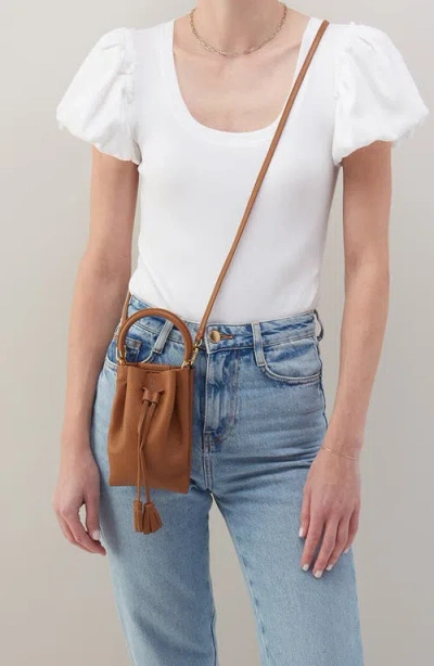Hobo Eden Leather Phone Crossbody Bag In Warm Honey