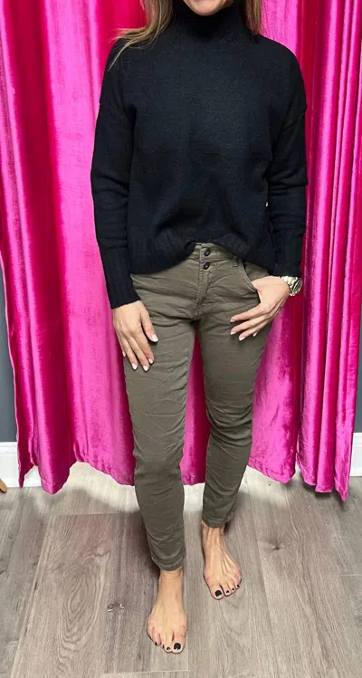 Femme Fatale Two Button Signature Pant In Chocolate Taupe In Multi